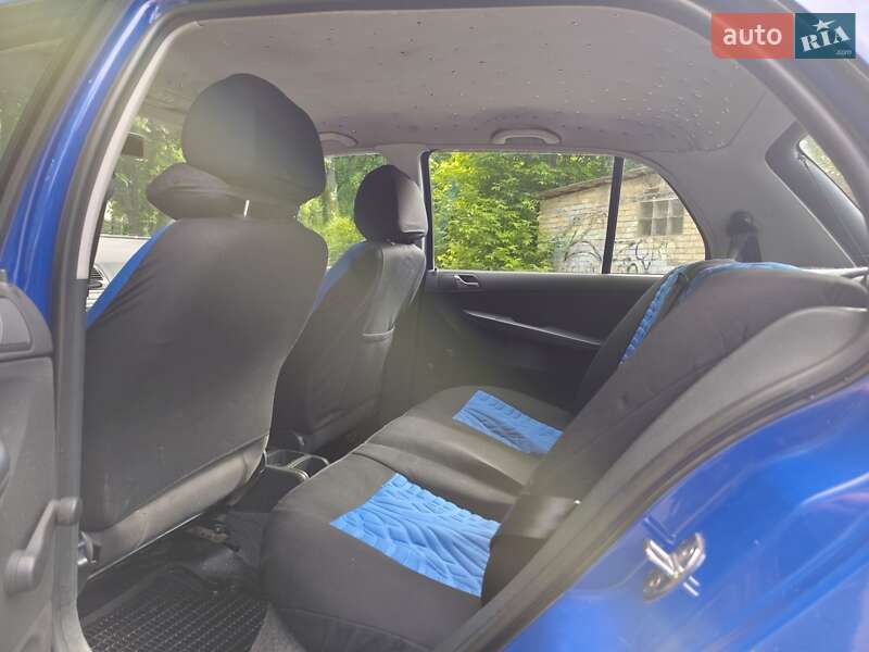 Хэтчбек Skoda Fabia 2004 в Киеве