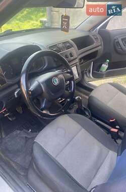 Хэтчбек Skoda Fabia 2010 в 