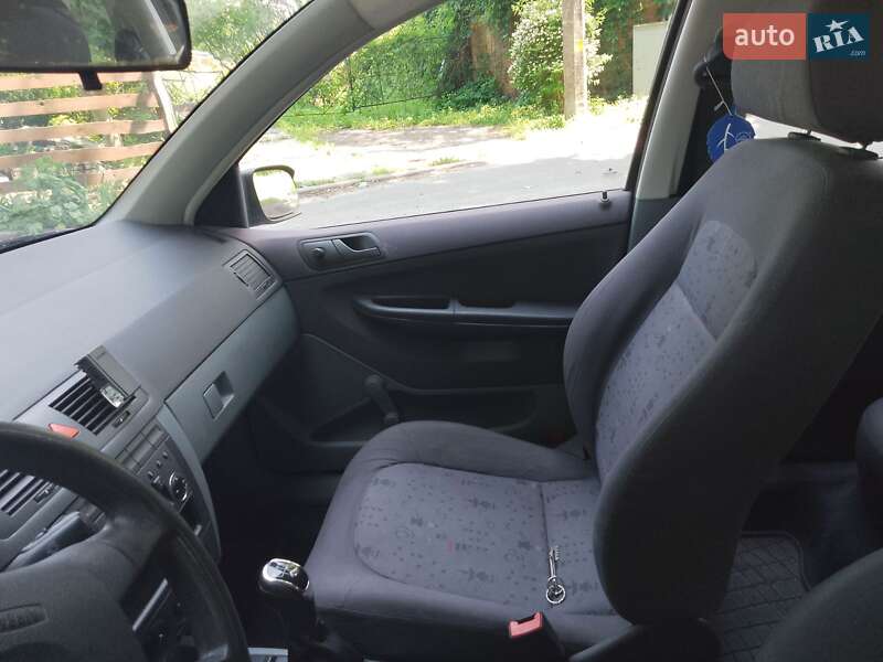 Хетчбек Skoda Fabia 2002 в Києві