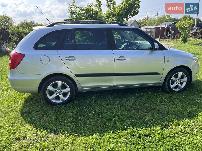 Универсал Skoda Fabia 2011 в Новояворовске