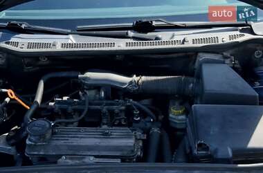 Седан Skoda Fabia 2002 в 