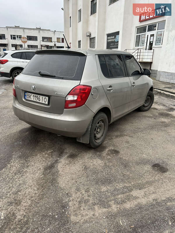 Хэтчбек Skoda Fabia 2015 в Луцке