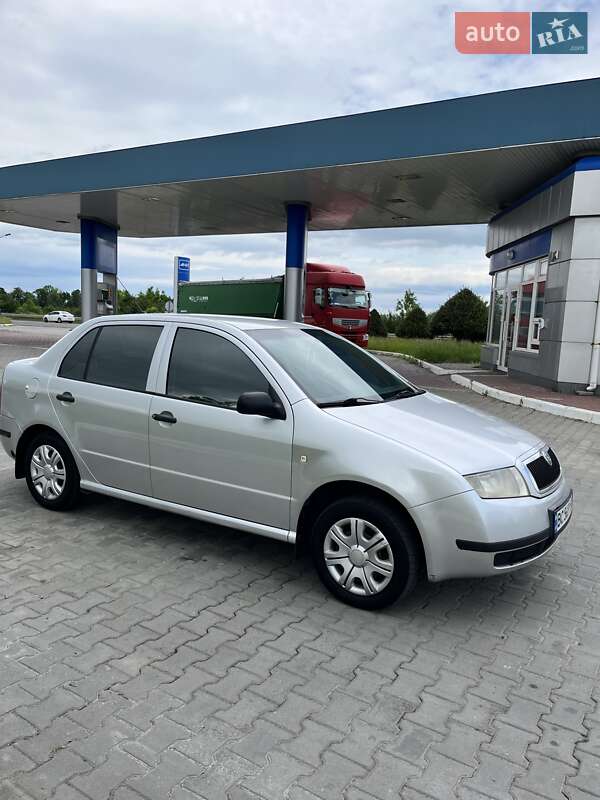 Седан Skoda Fabia 2002 в Жовкві