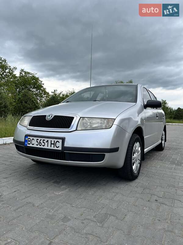Седан Skoda Fabia 2002 в Жовкві