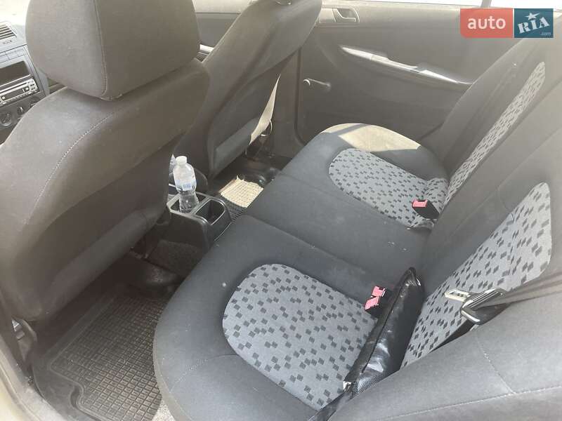 Седан Skoda Fabia 2006 в Києві