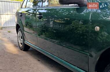 Хэтчбек Skoda Fabia 2002 в 