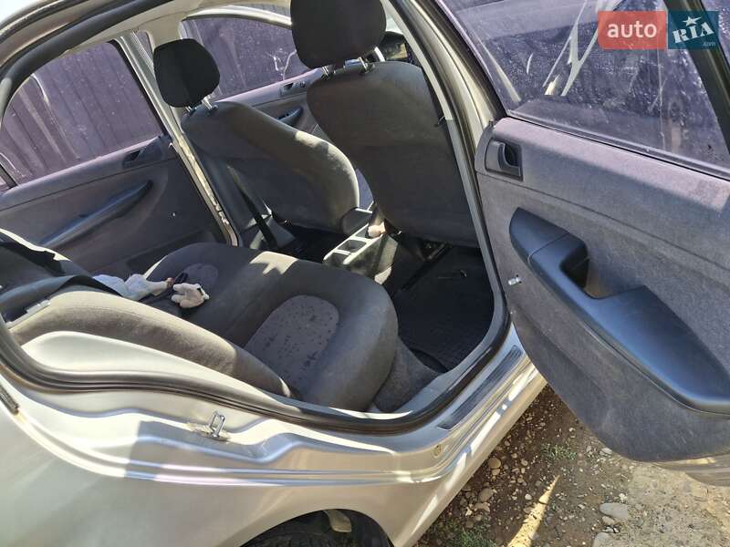 Седан Skoda Fabia 2003 в Береговому