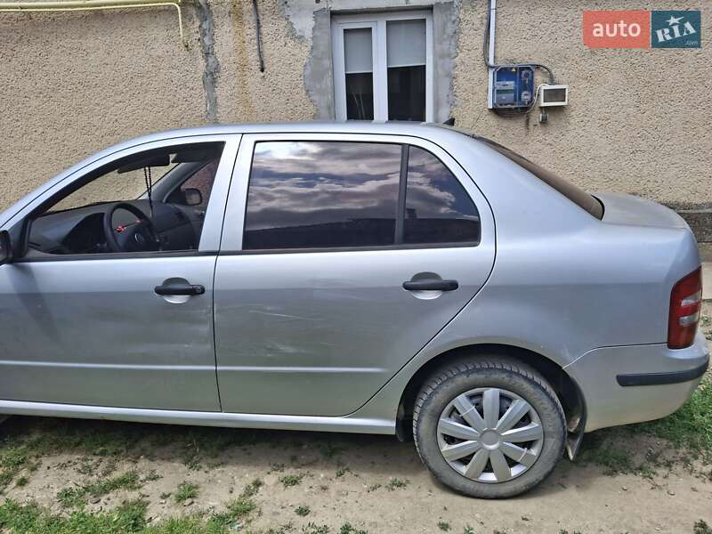 Седан Skoda Fabia 2003 в Береговому