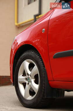 Хэтчбек Skoda Fabia 2009 в 