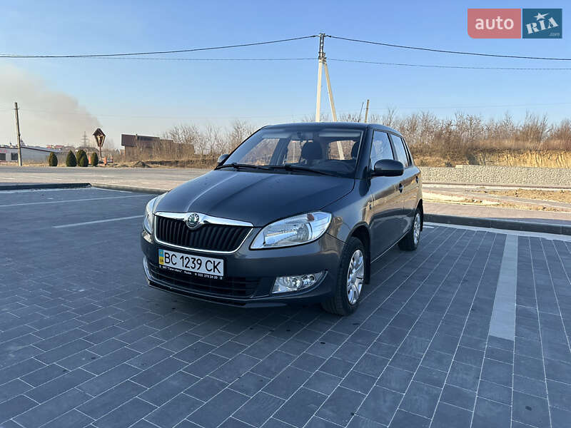 Хэтчбек Skoda Fabia 2011 в 