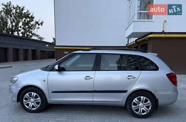 Хэтчбек Skoda Fabia 2012 в 