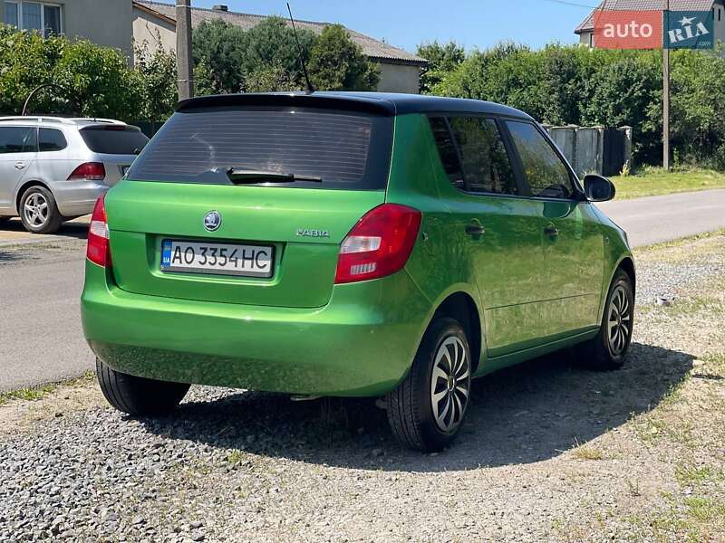Хэтчбек Skoda Fabia 2014 в Ужгороде