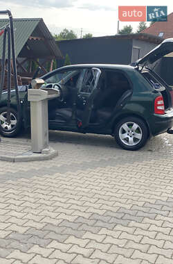 Хэтчбек Skoda Fabia 2002 в 