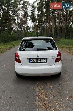 Хэтчбек Skoda Fabia 2011 в 