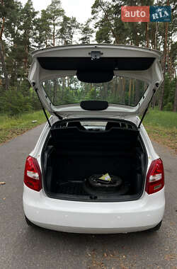 Хэтчбек Skoda Fabia 2011 в 