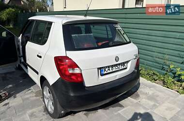 Хэтчбек Skoda Fabia 2010 в 