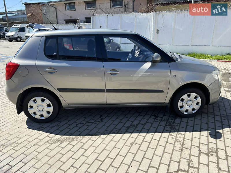 Хэтчбек Skoda Fabia 2008 в Черновцах
