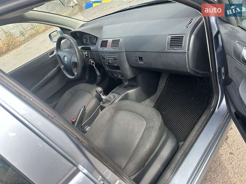 Хэтчбек Skoda Fabia 2006 в Гнивани