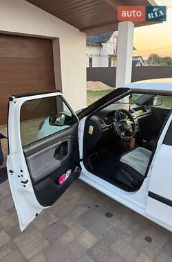 Хэтчбек Skoda Fabia 2010 в 