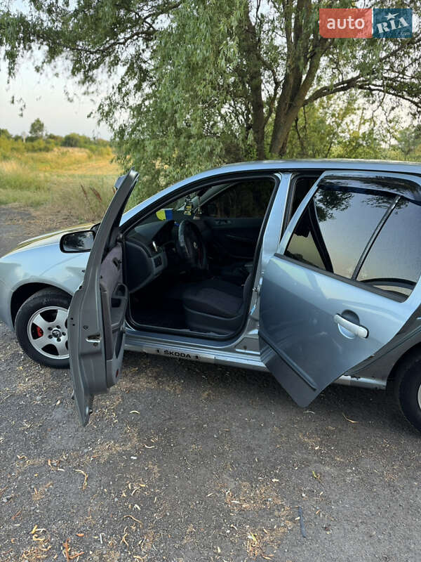 Седан Skoda Fabia 2002 в Ужгороде