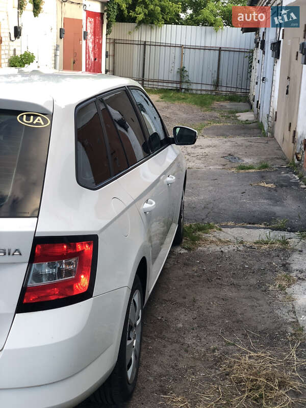 Универсал Skoda Fabia 2015 в Житомире