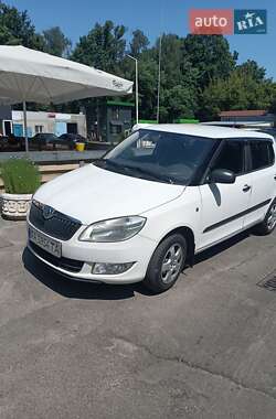 Хэтчбек Skoda Fabia 2012 в 