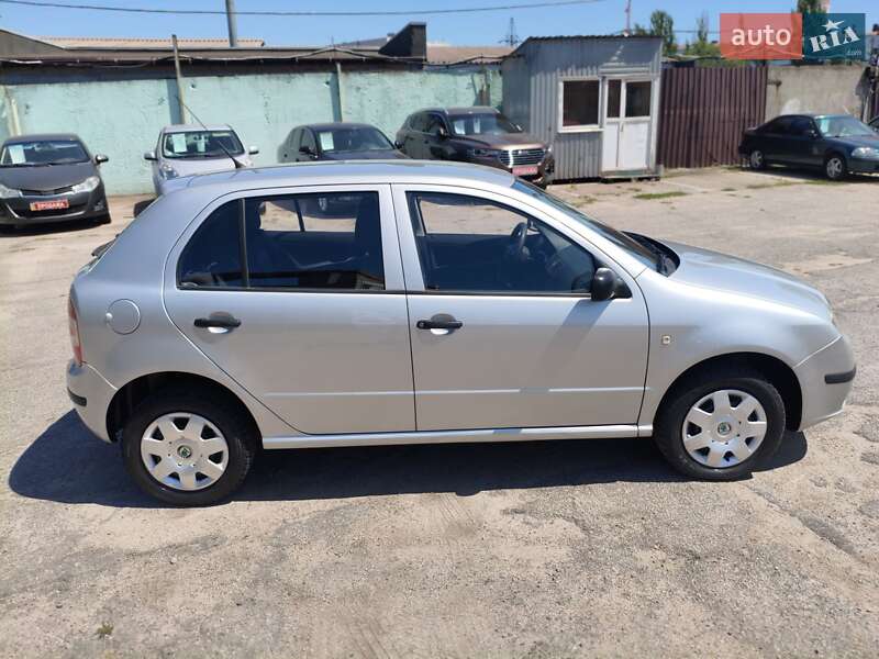 Хэтчбек Skoda Fabia 2006 в Запорожье