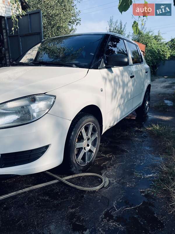 Хетчбек Skoda Fabia 2015 в Горішніх Плавнях