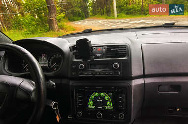 Хэтчбек Skoda Fabia 2011 в 