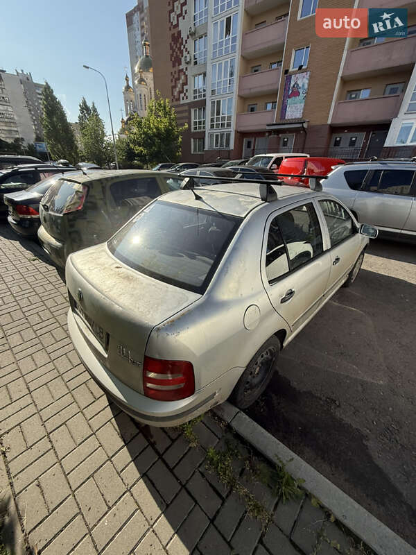 Седан Skoda Fabia 2003 в Киеве