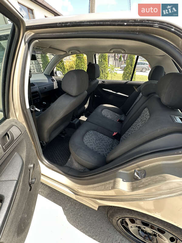Хэтчбек Skoda Fabia 2006 в Ровно