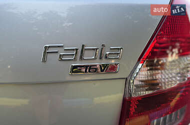 Хэтчбек Skoda Fabia 2009 в 