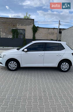 Хэтчбек Skoda Fabia 2016 в 