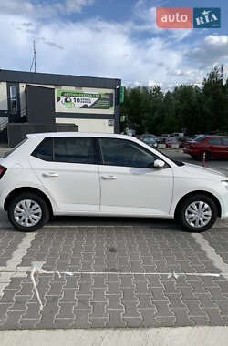 Хэтчбек Skoda Fabia 2016 в 