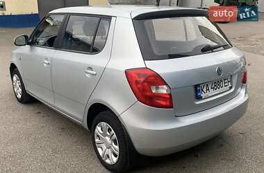 Хэтчбек Skoda Fabia 2012 в 