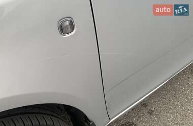 Хэтчбек Skoda Fabia 2012 в 