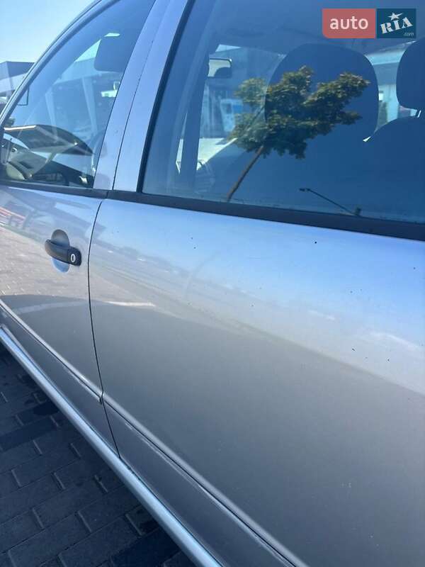 Хэтчбек Skoda Fabia 2003 в Хусте