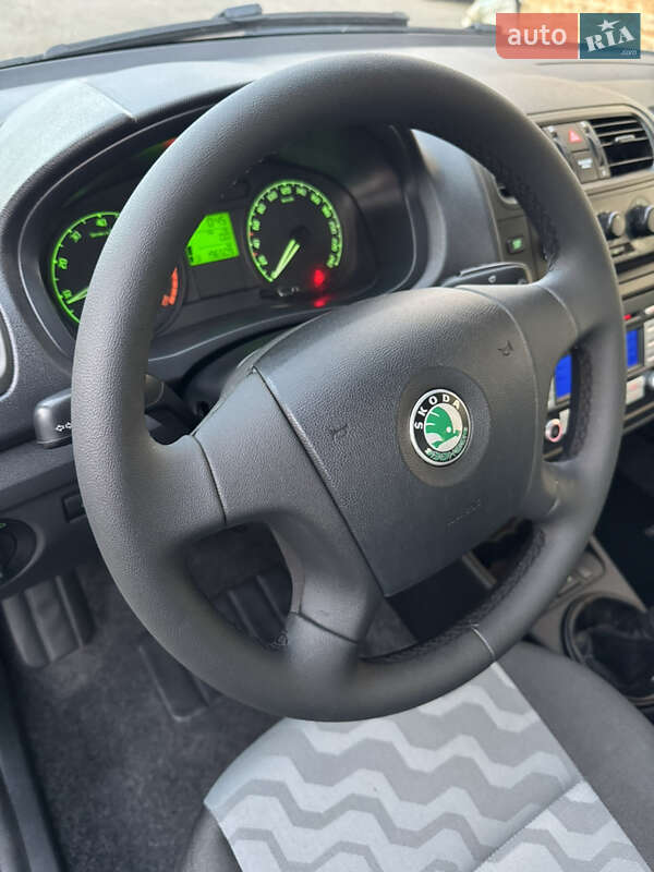 Хэтчбек Skoda Fabia 2009 в Луцке
