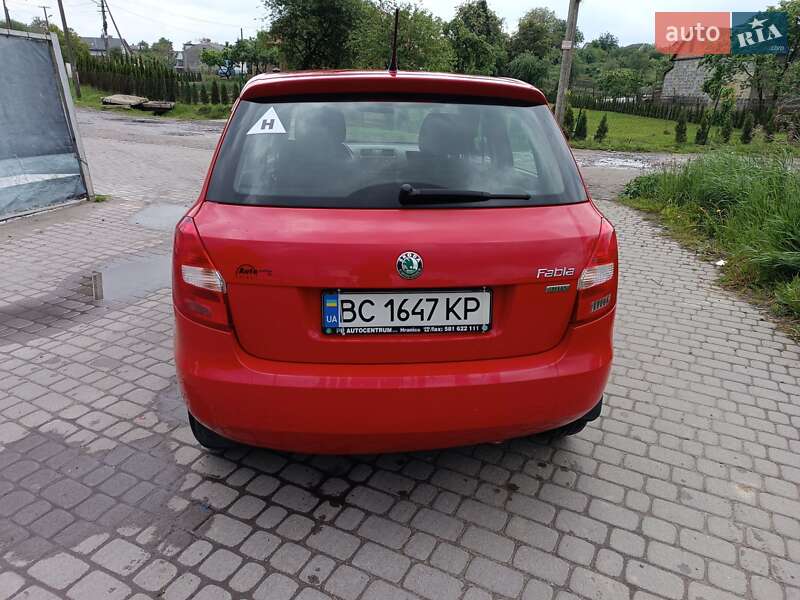 Хэтчбек Skoda Fabia 2012 в Львове