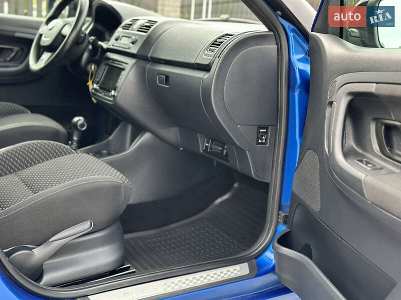 Хэтчбек Skoda Fabia 2011 в Староконстантинове