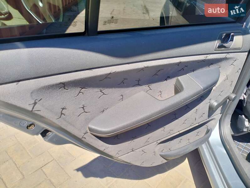 Універсал Skoda Fabia 2004 в Сумах