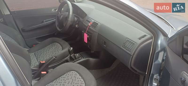 Седан Skoda Fabia 2004 в Кривом Роге