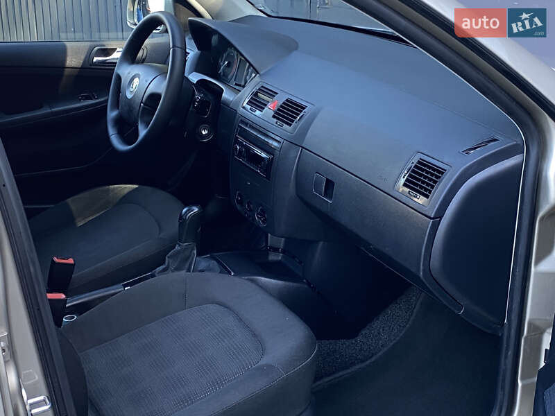 Хэтчбек Skoda Fabia 2005 в Калуше