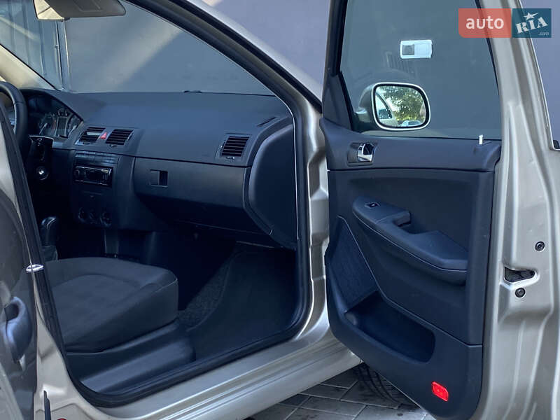 Хэтчбек Skoda Fabia 2005 в Калуше