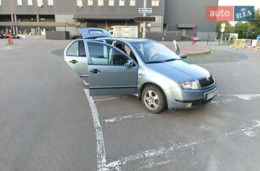 Седан Skoda Fabia 2002 в Києві