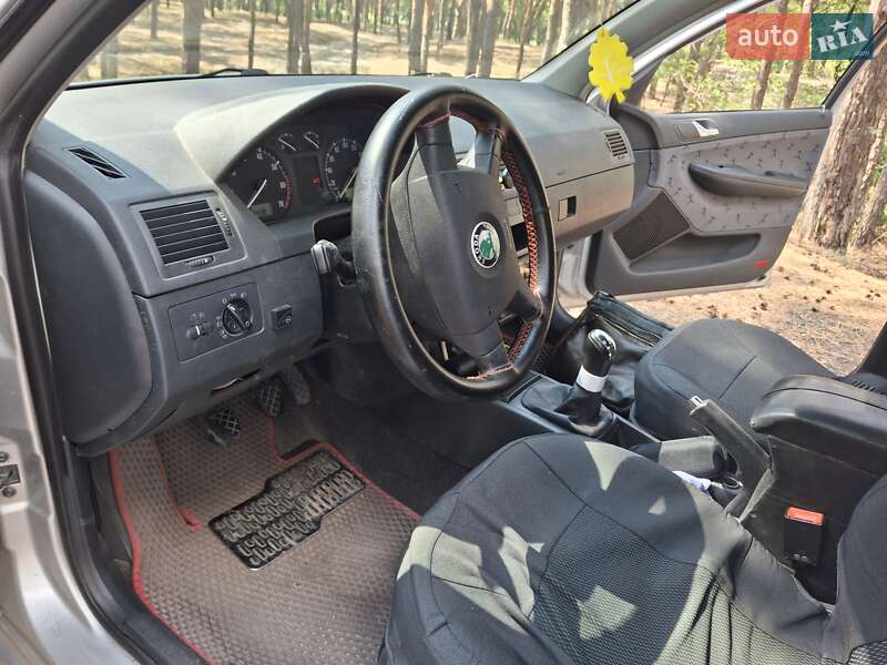 Хэтчбек Skoda Fabia 2003 в Днепре