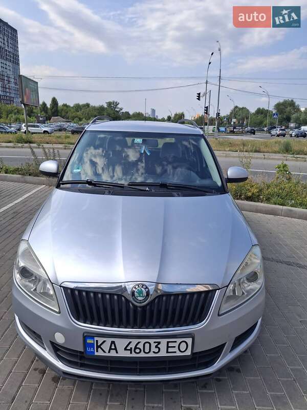 Skoda Fabia 2011 Skoda Fabia 2011