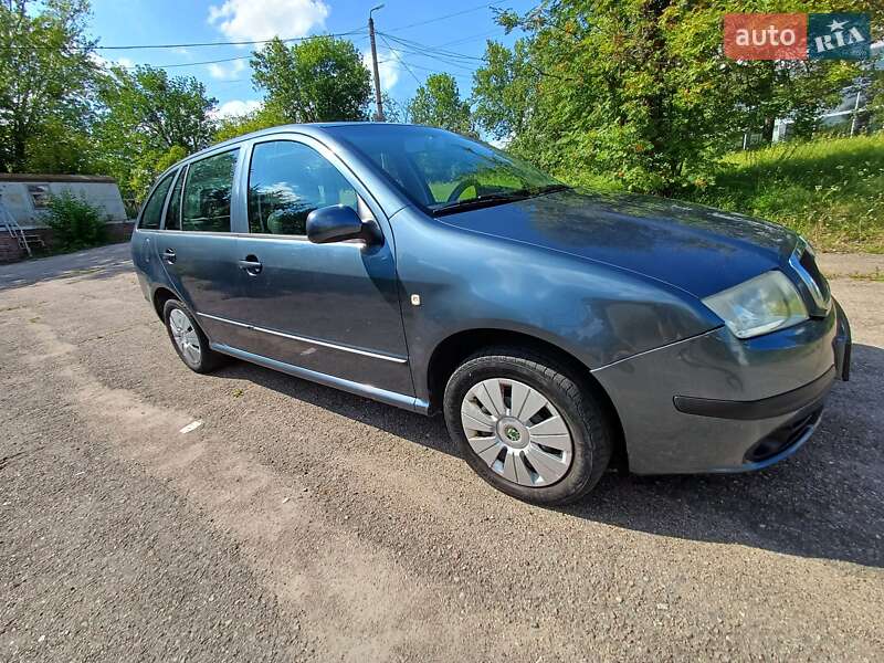 Универсал Skoda Fabia 2006 в Чернигове