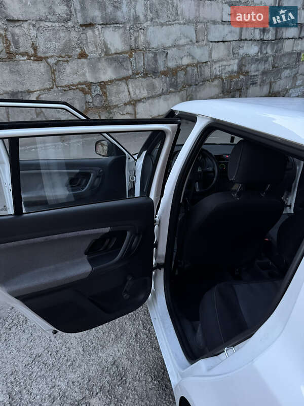 Хэтчбек Skoda Fabia 2011 в Львове