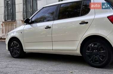 Хэтчбек Skoda Fabia 2012 в 